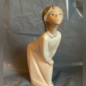 Lladro Fine Porcelain Girl Kissing Figurine Handmade in Spain